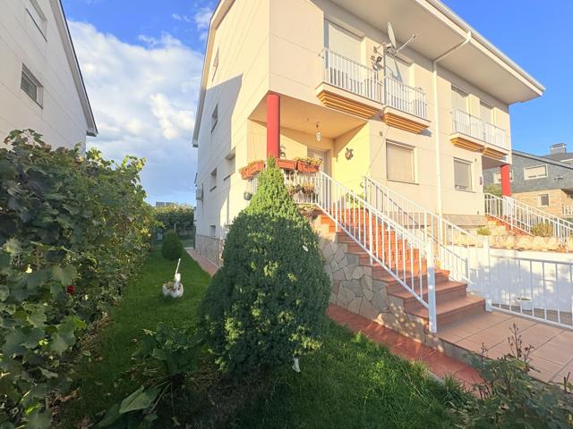 CHALET PAREADO EN CACABELOS photo 0