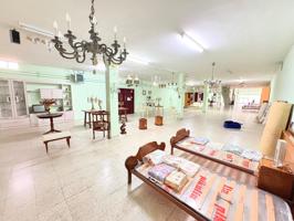 ¡Oportunidad Única! GIGANTE Local Comercial en Ponferrada - Flores del Sil 🌟 photo 0