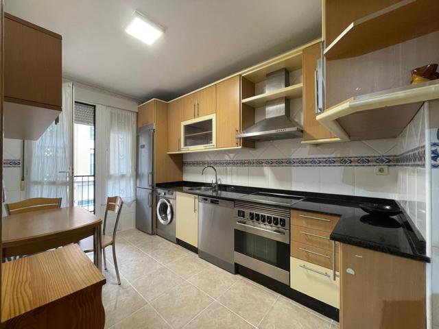 SE ALQUILA PISO SEMI-AMUEBLADO EN ZONA ALTA photo 0