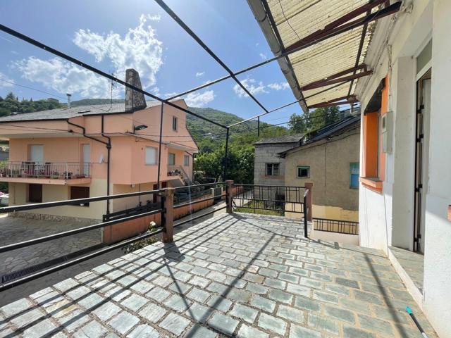 SE VENDE CASA EN CORULLÓN photo 0