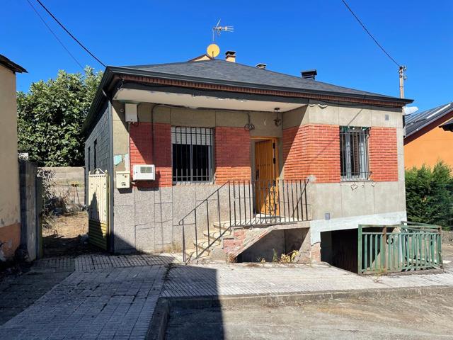 SE VENDE CASA CON TERRENO EN PONFERRADA photo 0