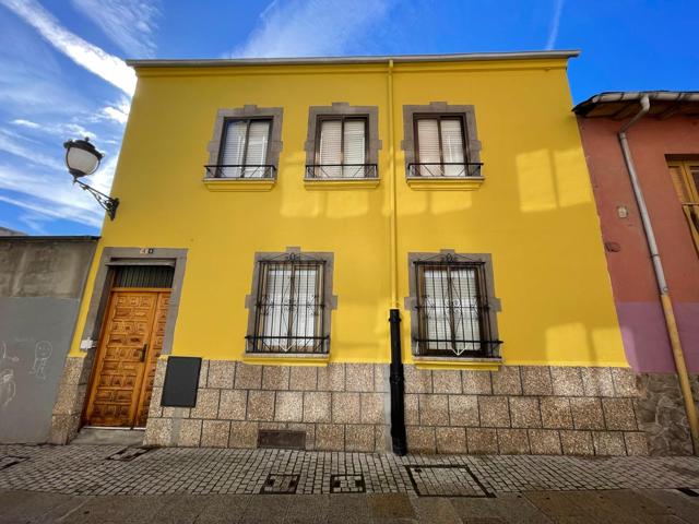 SE VENDE CASA CON TERRENO EN CASCO ANTIGUO photo 0