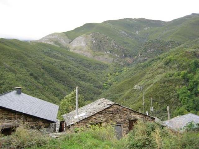 Casa en San Pedro de Montes photo 0