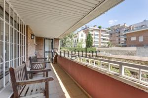 Piso con terraza en calle Dalmases a la venta photo 0