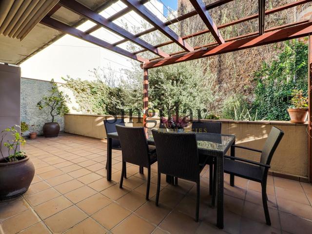 Exclusiva vivienda con terraza, parking y trastero en el centro de Terrassa photo 0