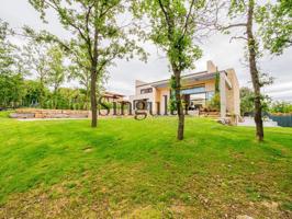 Exclusivo Chalet de Diseño: Un Refugio de Lujo entre Naturaleza y Modernidad photo 0