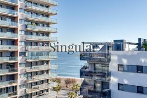 Piso de lujo en primera línea de playa con impresionantes vistas al mar en Badalona photo 0