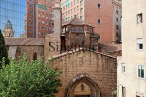 Piso con encanto histórico en el corazón de Barcelona photo 0