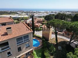 Exclusiva casa pareada con jardín, piscina y vistas en Vilassar de Dalt photo 0
