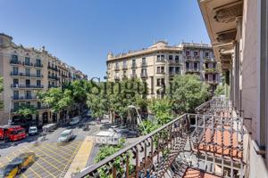 Vivienda soleada en finca regia junto a Passeig de Gràcia photo 0