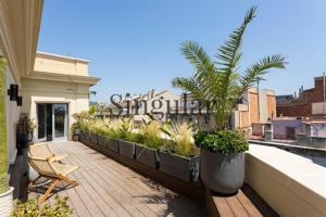 Exclusivo ático de diseño en finca regia del Eixample photo 0