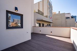 Ático con terraza de 20 m2 completamente reformado photo 0