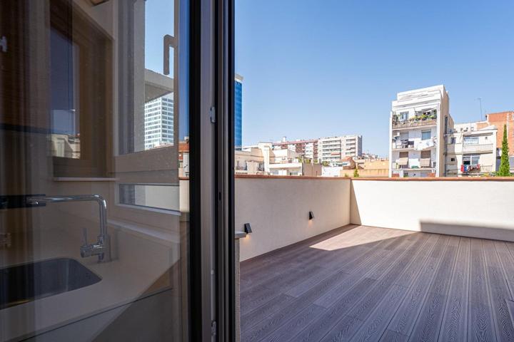 Ático con terraza de 20 m2 completamente reformado photo 0