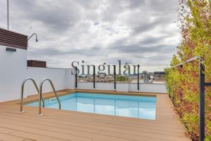 Exclusiva planta baja dúplex con jardín privado junto a Plaza Kennedy (Barcelona) photo 0