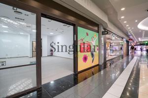 Local de 57 m2 en venta-alquiler en Centro Comercial Baricentro – Barberà del Vallès. photo 0