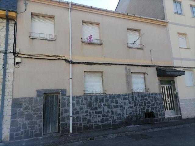 Amplia Casa en Cuatrovientos, Ponferrada - Oportunidad de Inversión photo 0