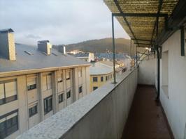 Ático Semireformado en el Corazón de Ponferrada con Vistas Espectaculares photo 0