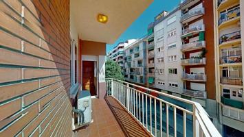 Exclusiva oportunidad en Eixample Dret con plaza de párquing incluida photo 0