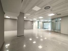 Amplio Local Comercial en Zona Céntrica de Sant Andreu de la Barca photo 0