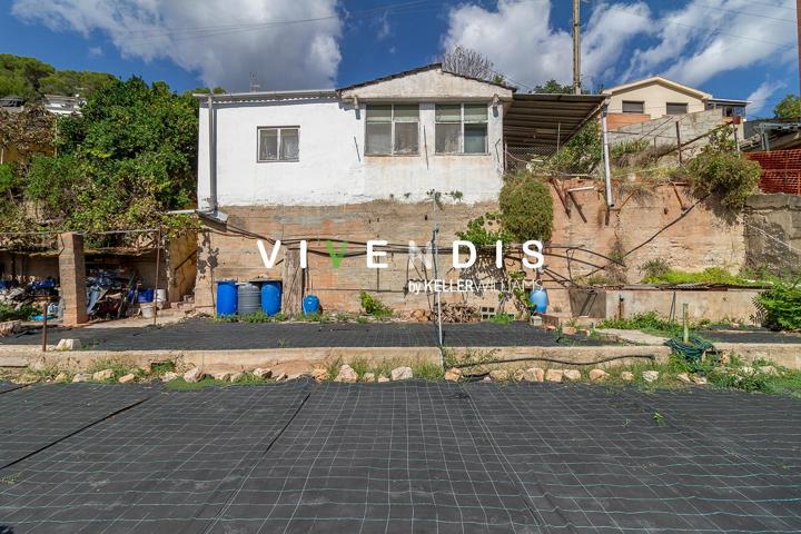 🏡 Parcela en Vallirana de 435 m² con construcción a reformar y vistas espectaculares, a un paso de Barcelona photo 0
