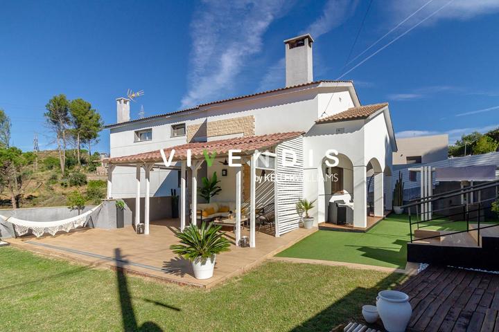Vive la tranquilidad con estilo: amplia casa con terraza y piscina - URB. VALL DAINA photo 0