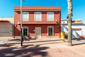 CASA INDEPENDIENTE CON LOCAL COMERCIAL. photo 0