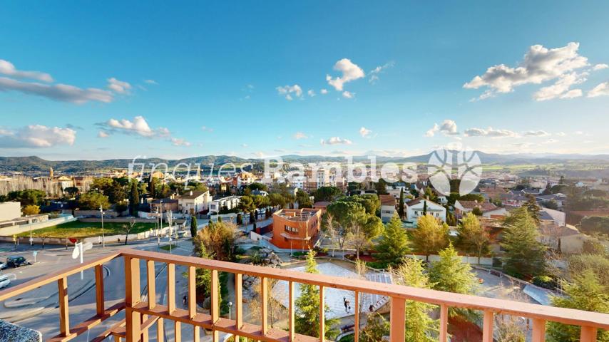 UN ÀTIC ÚNIC I EXCLUSIU PER TU A LA MILLOR ZONA D'IGUALADA photo 0
