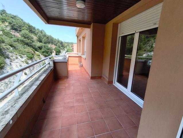 ¡Gran piso de 4 habitaciones en alquiler en La Pobla de Claramunt! photo 0