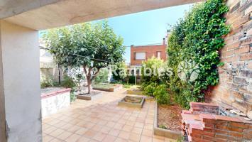 CASA AMB JARDÍ AL POBLE SEC photo 0