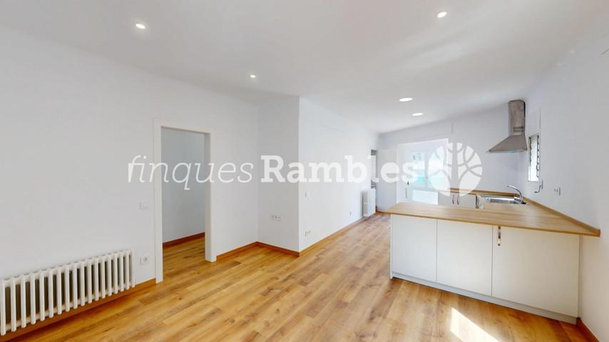 CASA CON GRAN ALMACÉN, CENTRO VILANOVA photo 0