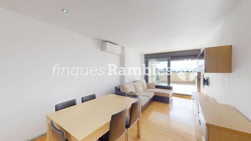 Independitza't amb terrassa i vistes! photo 0