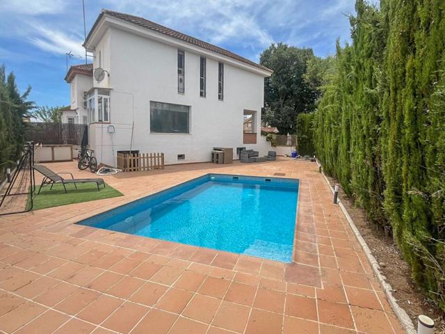 Preciosa casa en Llanos de Silva con piscina y amplio patio. photo 0