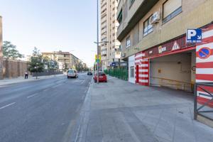 Magnífica plaza de garaje en el Edificio Atalaya, entre Camino de Ronda y Calle Arabial photo 0