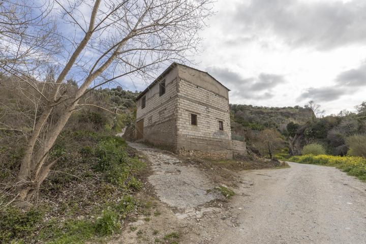 PARCELA CON NAVE DE APEROS EN PLENO VALLE DE LECRÍN photo 0