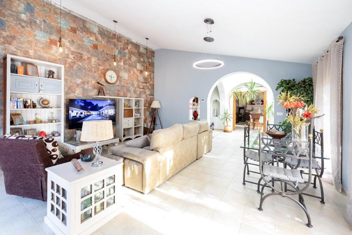 SE VENDE ESPECTACULAR CASA EN LAS GABIAS photo 0