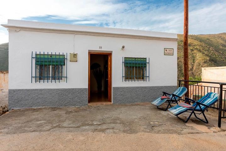 Bonita casa de pueblo con preciosas vistas a la montaña. photo 0