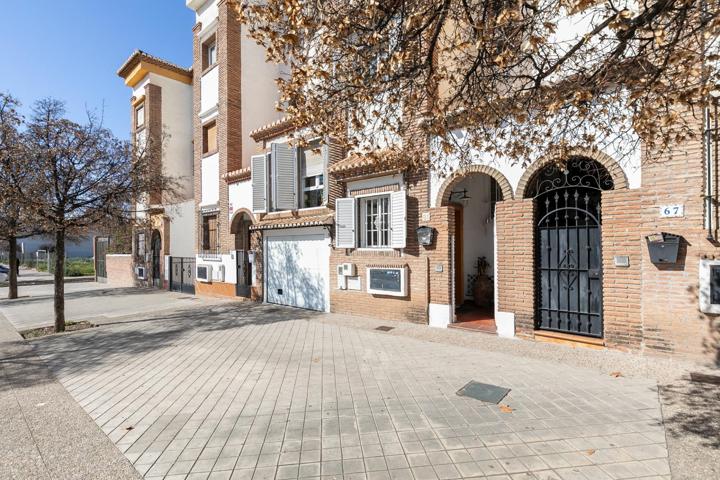 Espectacular casa adosada junto al Centro Comercial Serrallo photo 0