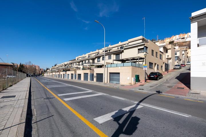 ¡¡¡PRECIOSO CASA CON TODO EL CONFORT Y LUJO QUE MERECES EN GRANADA!!! VEN A VISITARLO photo 0
