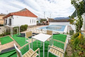 Chalet de una planta en Otura con jardín, piscina y terraza photo 0