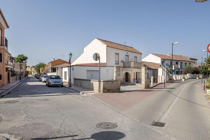 🏡 Villa con gran potencial en el centro de Ambroz – Parcela de 1.000 m² | 400 m² construidos 🏡 photo 0