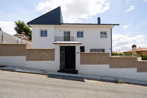 EXCLUSIVO CHALET DE LUJO, VEN A VISITARLO. photo 0