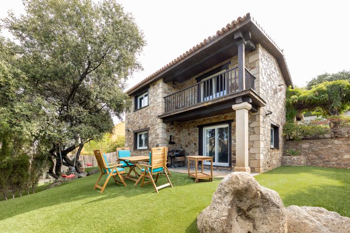 UNA CASA UNICA CON ENCANTO, ESPACIO Y VISTAS EN EL CORAZON DE SIERRA NEVADA photo 0