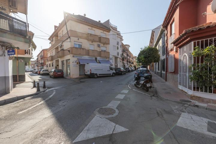 Piso en el centro de Armilla photo 0