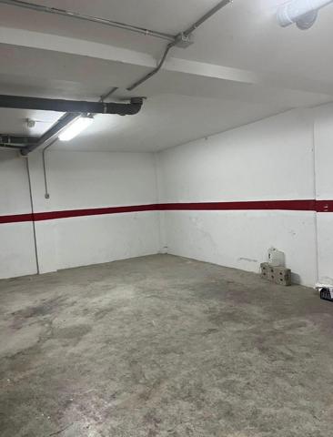 SE ALQUILA AMPLIA COCHERA EN LA ZUBIA photo 0