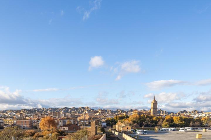 SE VENDE FINCA OPORTUNIDAD ÚNICA EN GUADIX – 3.028 m2 LLANO | 138 m2 CONSTRUIDOS | RECREO, EVENTOS, HÍPICA. photo 0