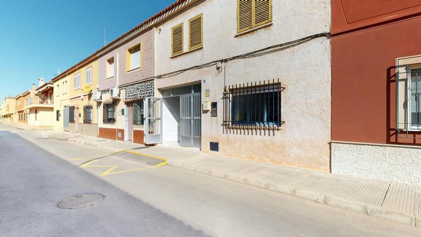 Adosado con Patio y Garaje Privado en Venta ¡Crea la casa de tus sueños! photo 0