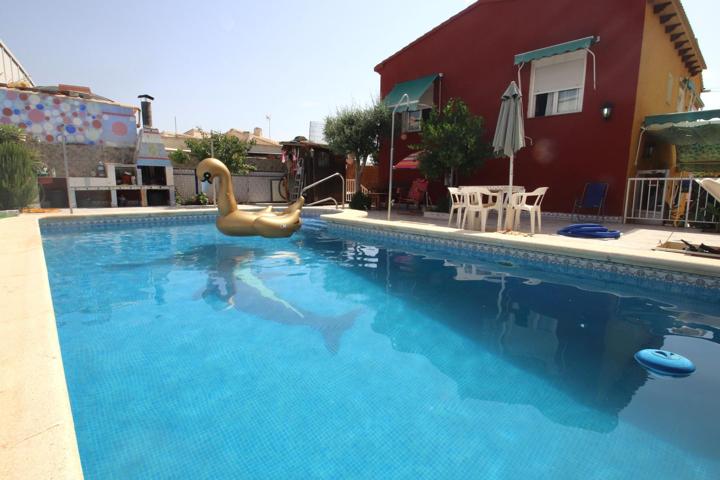 CHALET CON GARAJE Y PISCINA PRIVADA A 550M DEL MAR photo 0