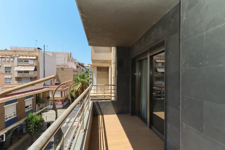 APARTAMENTO EN EL CENTRO DE TORREVIEJA CON GARAJE Y TRASTERO photo 0