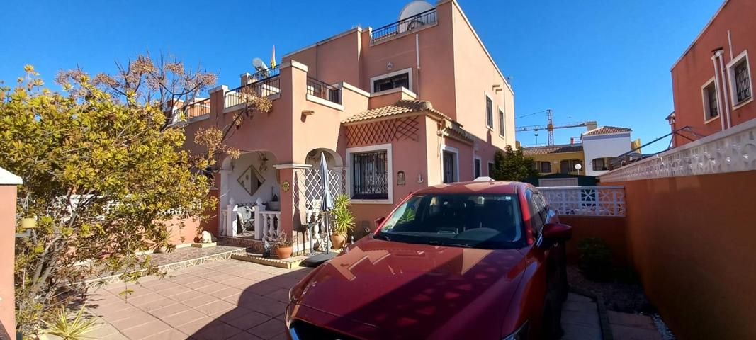 ADOSADO ESQUINA CON PISCINA, SOLÁRIUM Y ENTRADA PARA COCHE photo 0