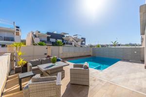 PRECIOSA CASA A PIE DE TODO CON SOLÁRIUM, PISCINA Y JARDÍN photo 0